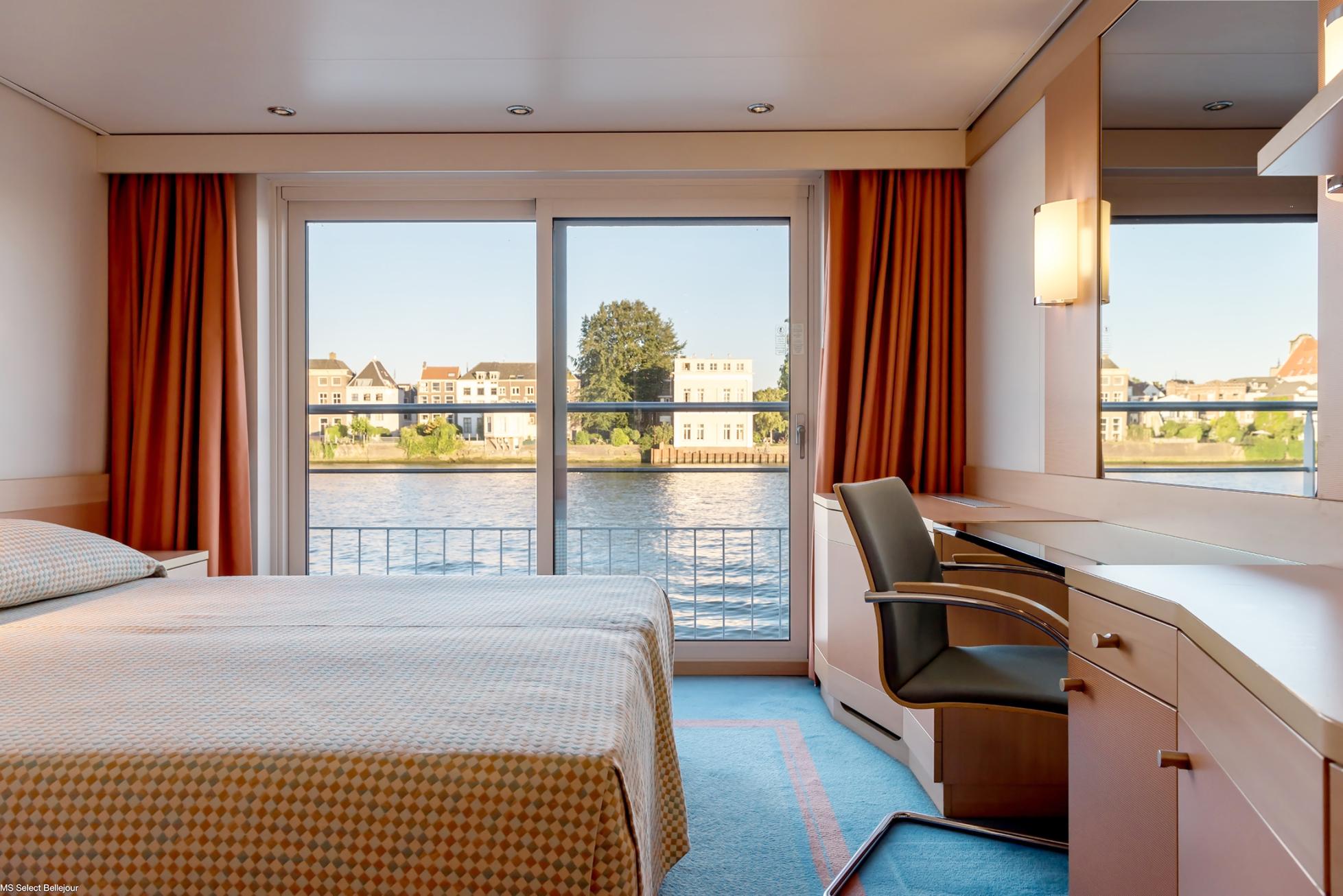 Una de las cabinas con balcón francés de la cubierta superior del MS Bellejour CRUCEROS MS BELLEJOUR CRUCEMUNDO CRUCEROS FLUVIALES RHIN CRUCEROS FLUVIALES DANUBIO CRUCEROS FLUVIALES ALEMANIA CRUCEROS FLUVIALES AUSTRIA CRUCEROS FLUVIALES EN ESPAÑOL CRUCEROS CRUCEMUNDO CRUCEROS FLUVIALES CRUCEROS POR RIO CRUCEROS RIN CRUCEROS DANUBIO CRUCEROS RHIN DANUBE CRUISES RHINE CRUISES MS BELLEJOUR CRUISES CRUCEROS BELLEJOUR CABINAS CON BALCON FRANCES CRUCEROS FLUVIALES #Crucemundo #CrucerosFluviales #CrucerosRhin #CrucerosDanubio #CrucerosPaisesBajos #CrucerosenEspañol #Cabinasconbalcon #Balcon